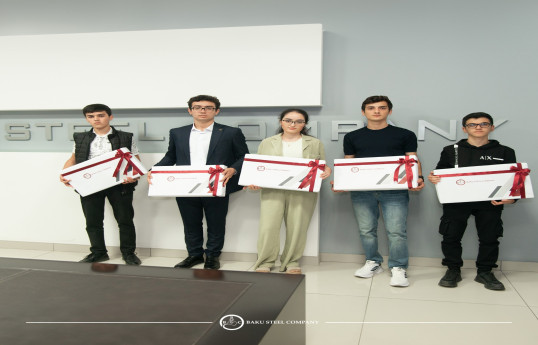 ЗАО «Baku Steel Company» наградило детей сотрудников компании, поступивших в вузы c высокими баллами