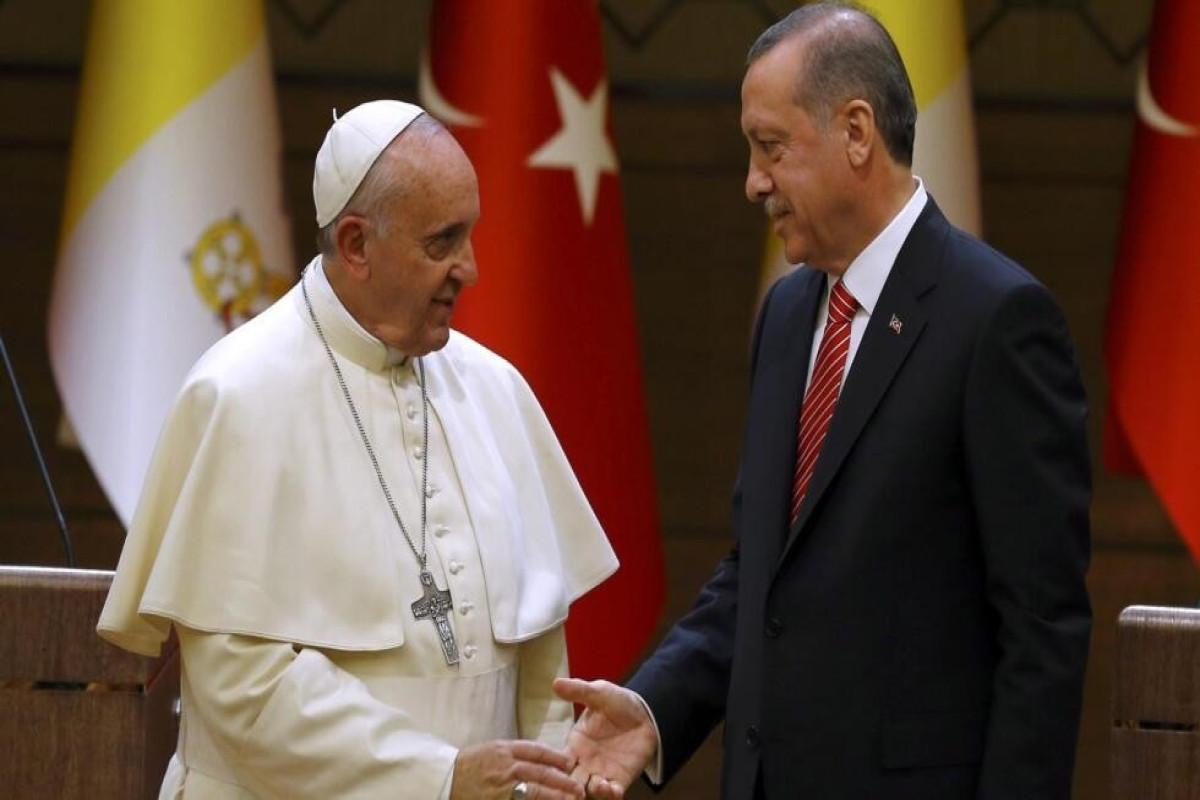 Эрдоган провел телефонный разговор с Папой Римским