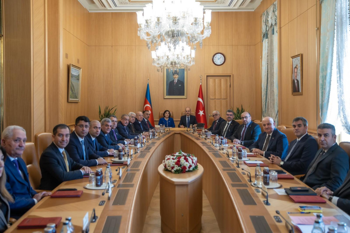 Нуман Куртулмуш встретился со спикером азербайджанского парламента
