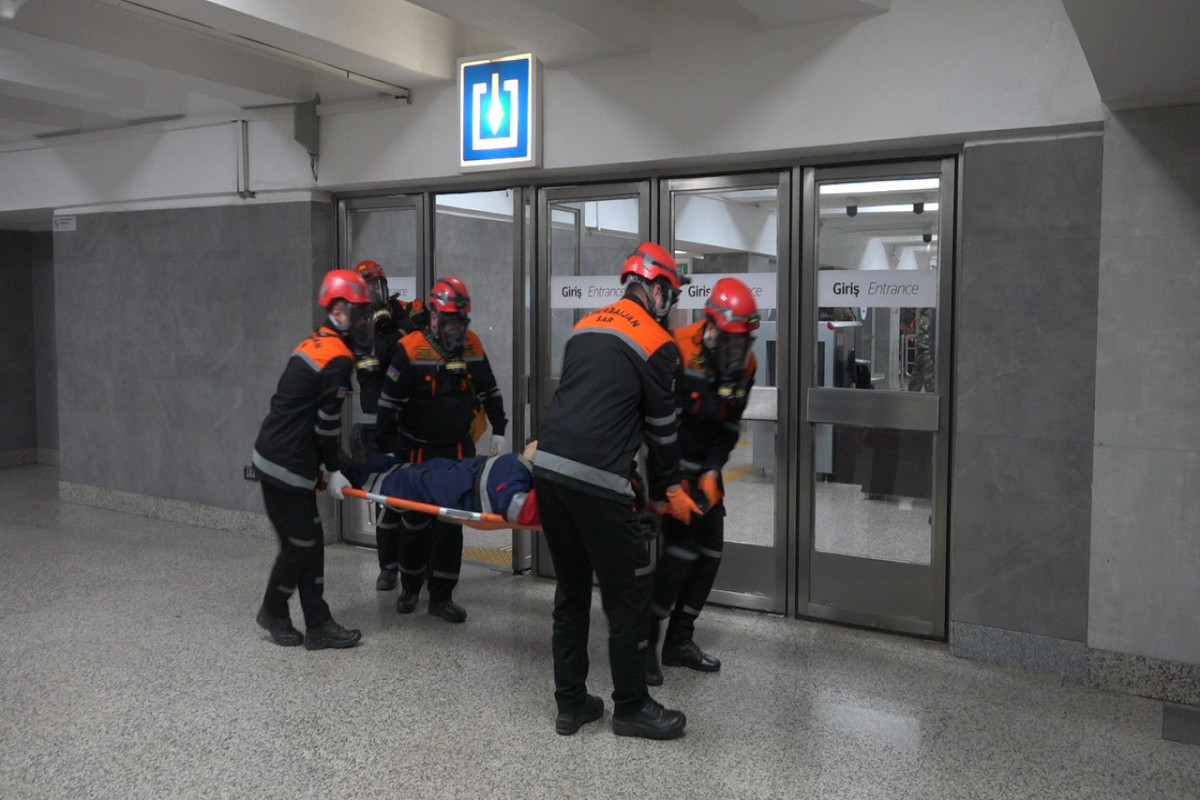 МЧС Азербайджана провело учения в метро - ВИДЕО 