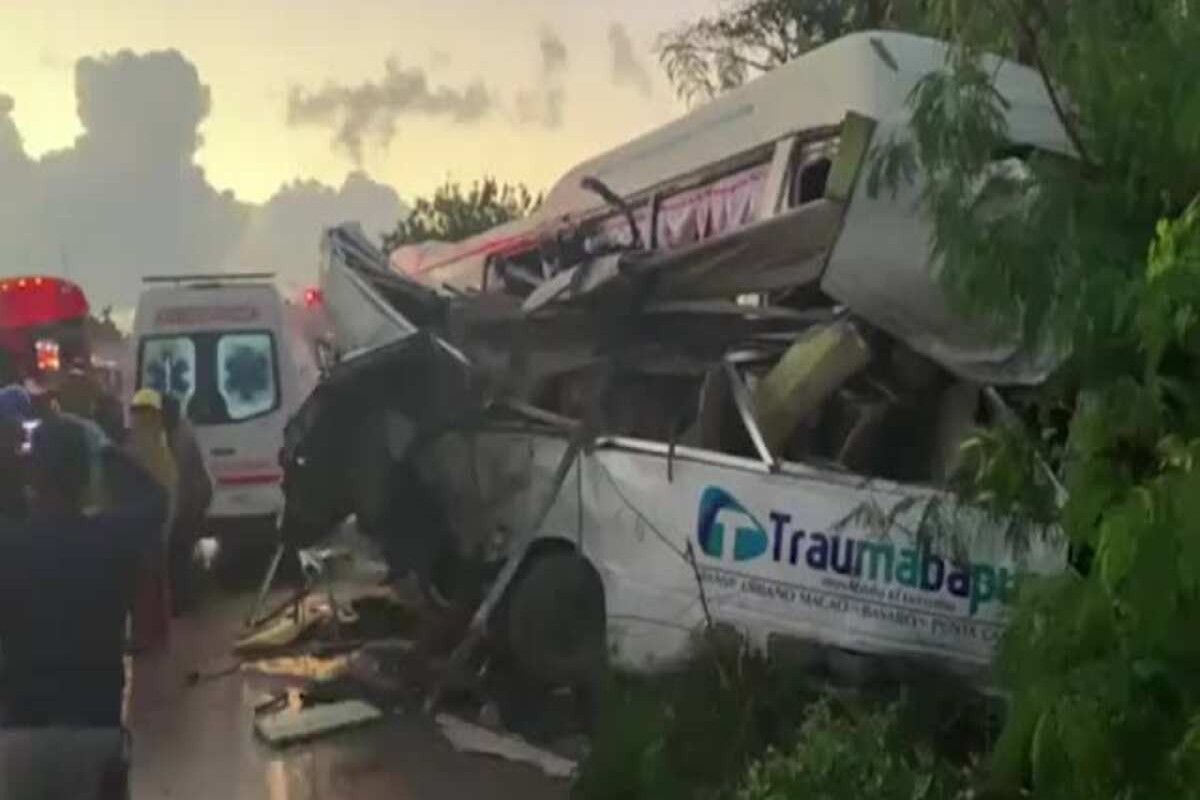 В Доминикане столкнулись пассажирские автобусы, 9 человек погибли
