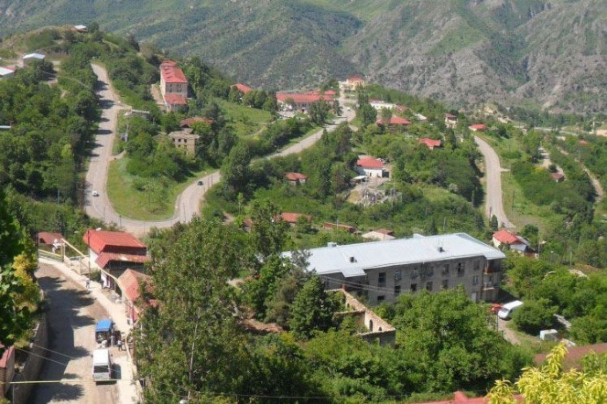 Достигнута договоренность об использовании помимо Лачинской дороги для доставки грузов в Карабах дороги Агдам-Ханкенди