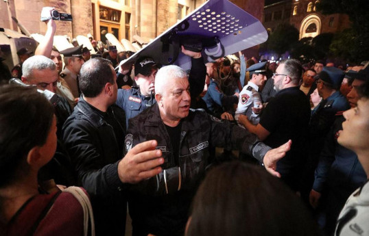 Протестующие в Ереване требуют отставки Пашиняна