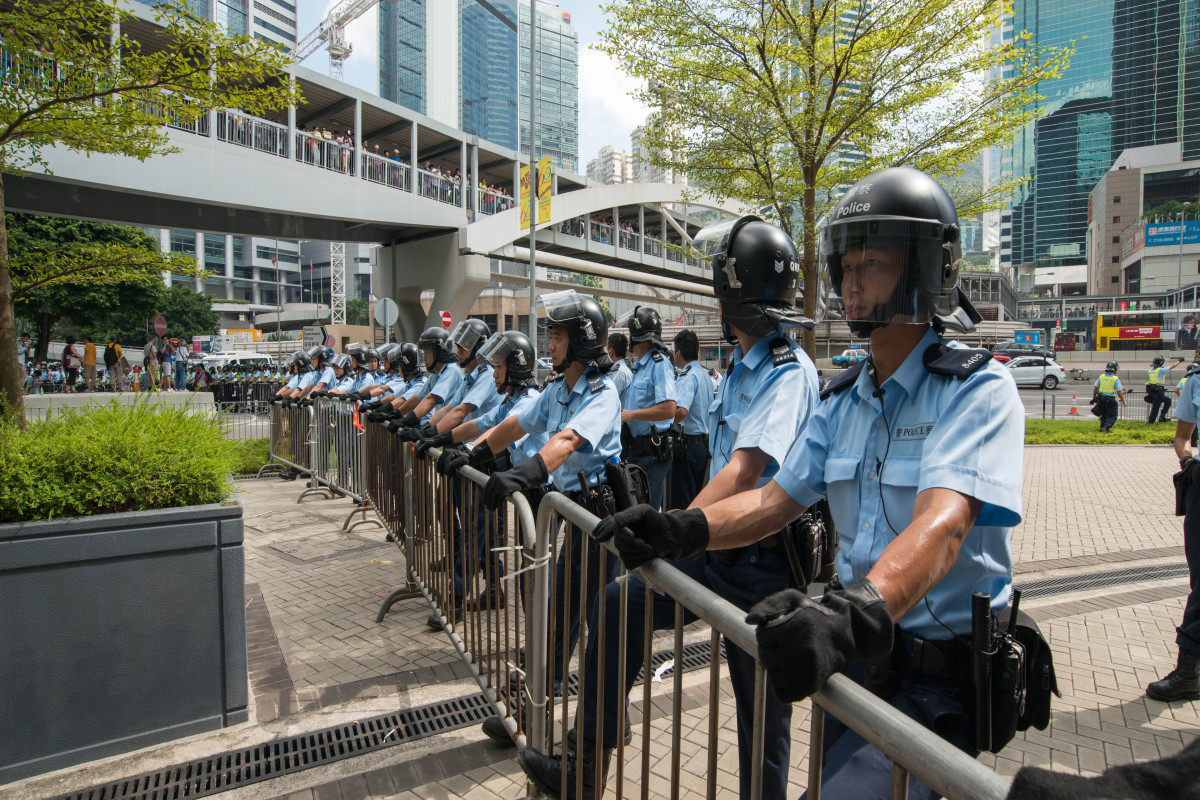 Полиция Гонконга в ходе спецоперации против триад задержала 6 400 человек