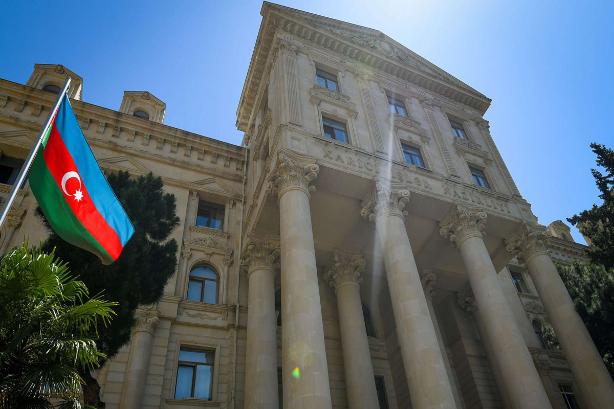 Официальный Баку ответил главе МИД Франции