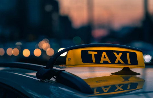 Внесена ясность относительно требования о том, что возраст автомобилей для деятельности такси не должен превышать 8 лет