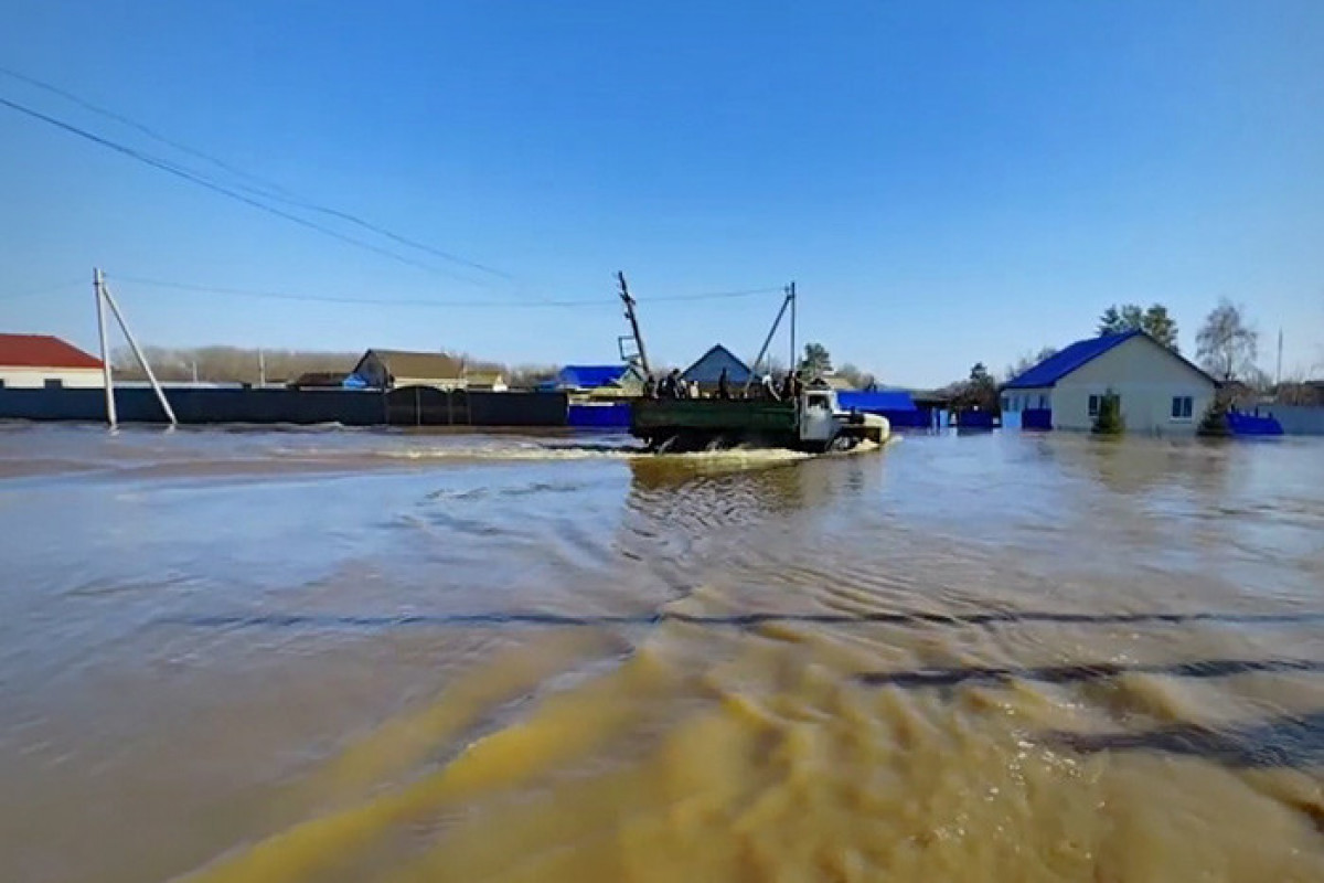 В Оренбургской области России затоплены дома, есть погибшие-ОБНОВЛЕНО 