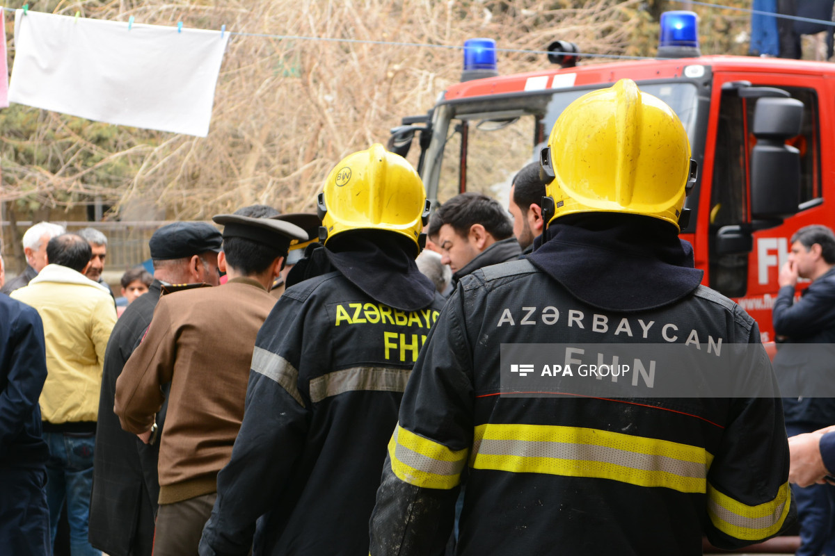 В Баку потушен пожар в общежитии, 45 человек эвакуированы, 4 человека госпитализированы -ОБНОВЛЕНО-2 -ВИДЕО 