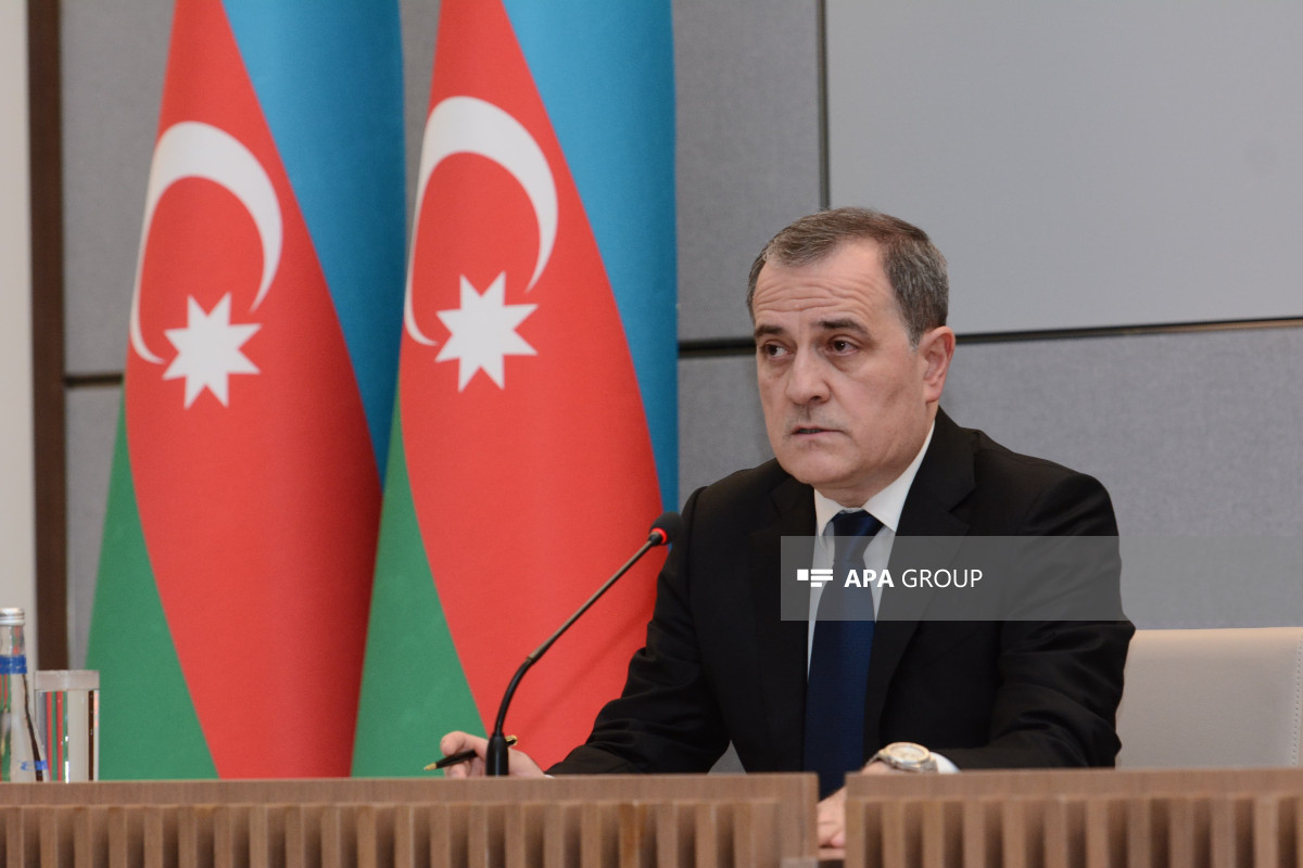 Глава МИД Азербайджана отправился с официальным визитом в Кыргызстан
