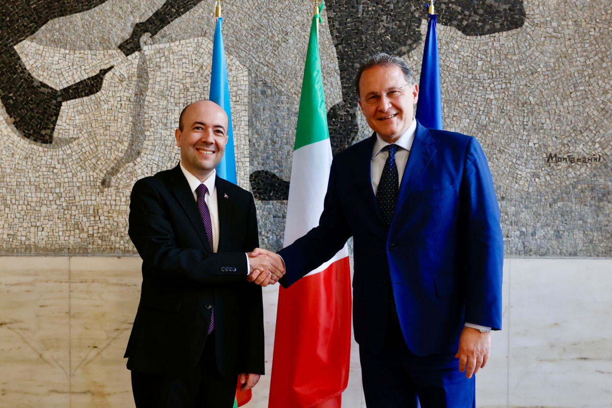 Состоялась встреча замглав МИД Азербайджана и Италии
