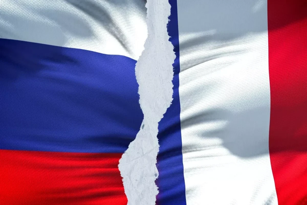 Глава МИД: Переговоры с руководством России не в интересах Парижа