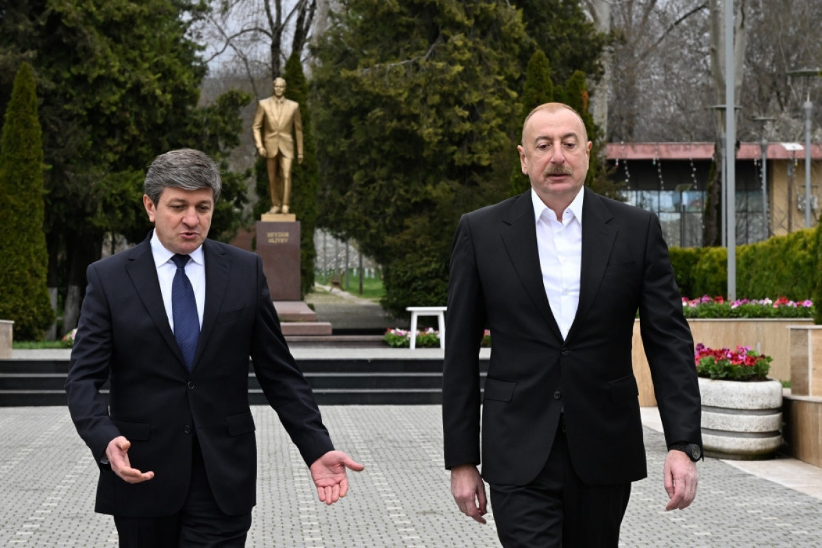 Президент посетил памятник общенациональному лидеру Гейдару Алиеву в Габале
