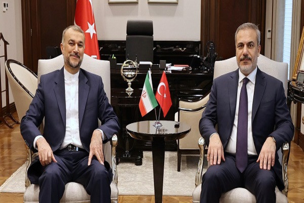 Главы МИД Ирана и Турции провели телефонный разговор