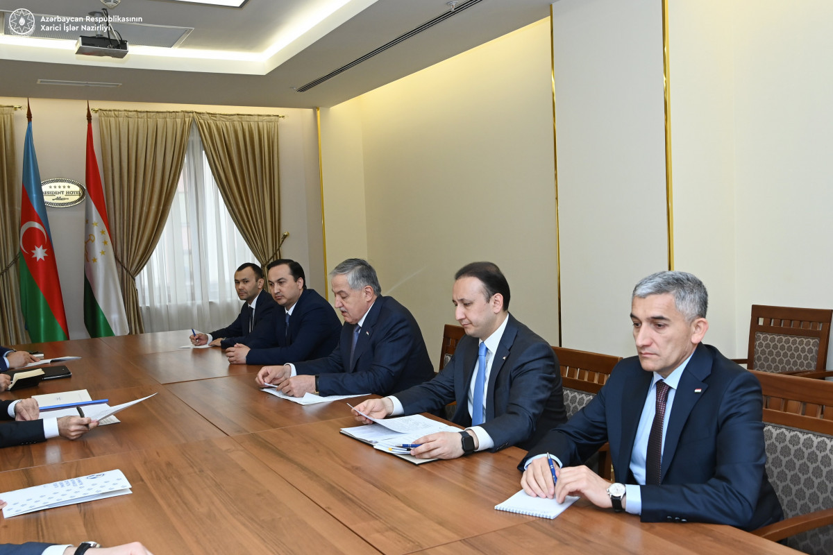Глава МИД Азербайджана встретился с таджикским коллегой