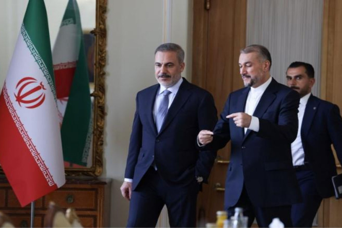 Хакан Фидан и Абдуллахиан обсудили противостояние между Ираном и Израилем