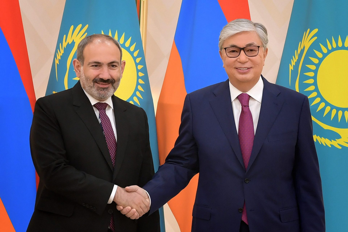 Пашинян проинформировал Токаева о процессе нормализации отношений с Азербайджаном