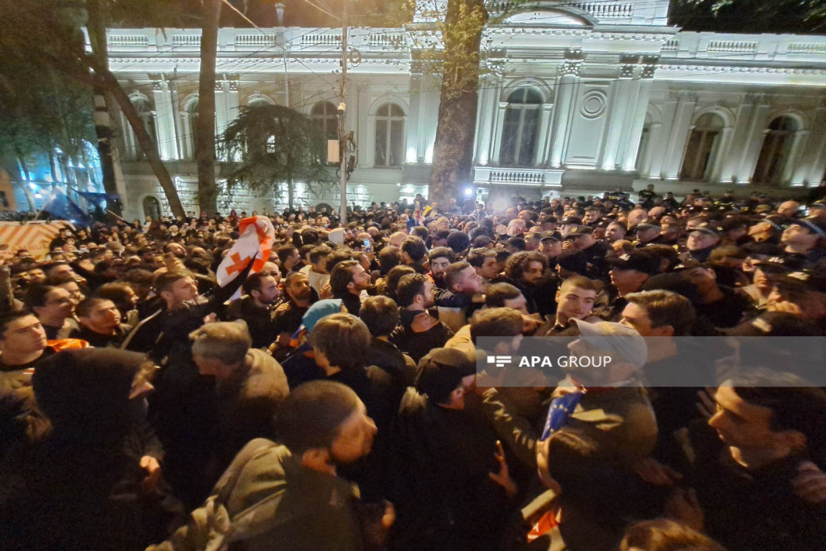 Ситуация у здания парламента в Грузии обострилась, есть задержанные-ВИДЕО 