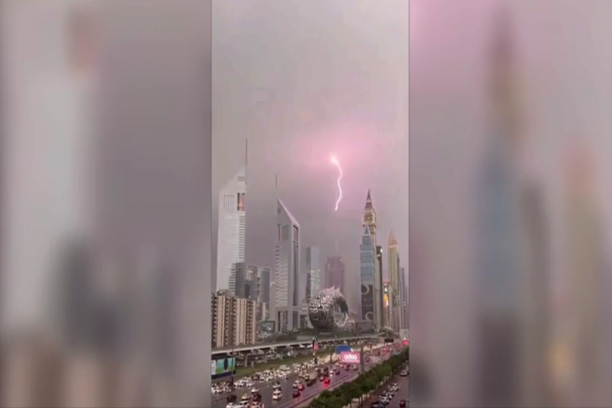 Дубай затопило после сильных дождей-ВИДЕО 