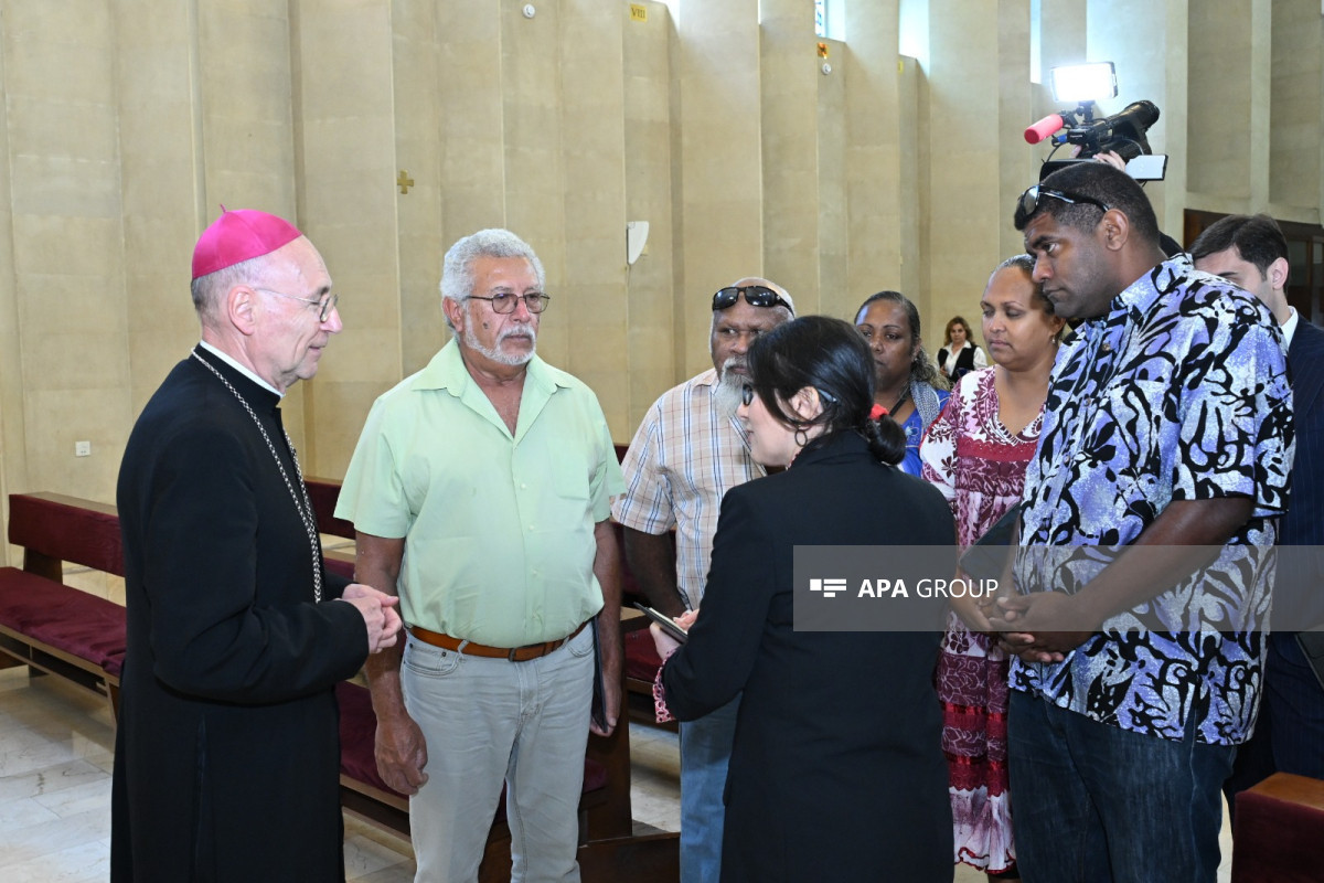 Делегация Конгресса Новой Каледонии посетила католическую церковь Святой Марии в Баку-ФОТО 