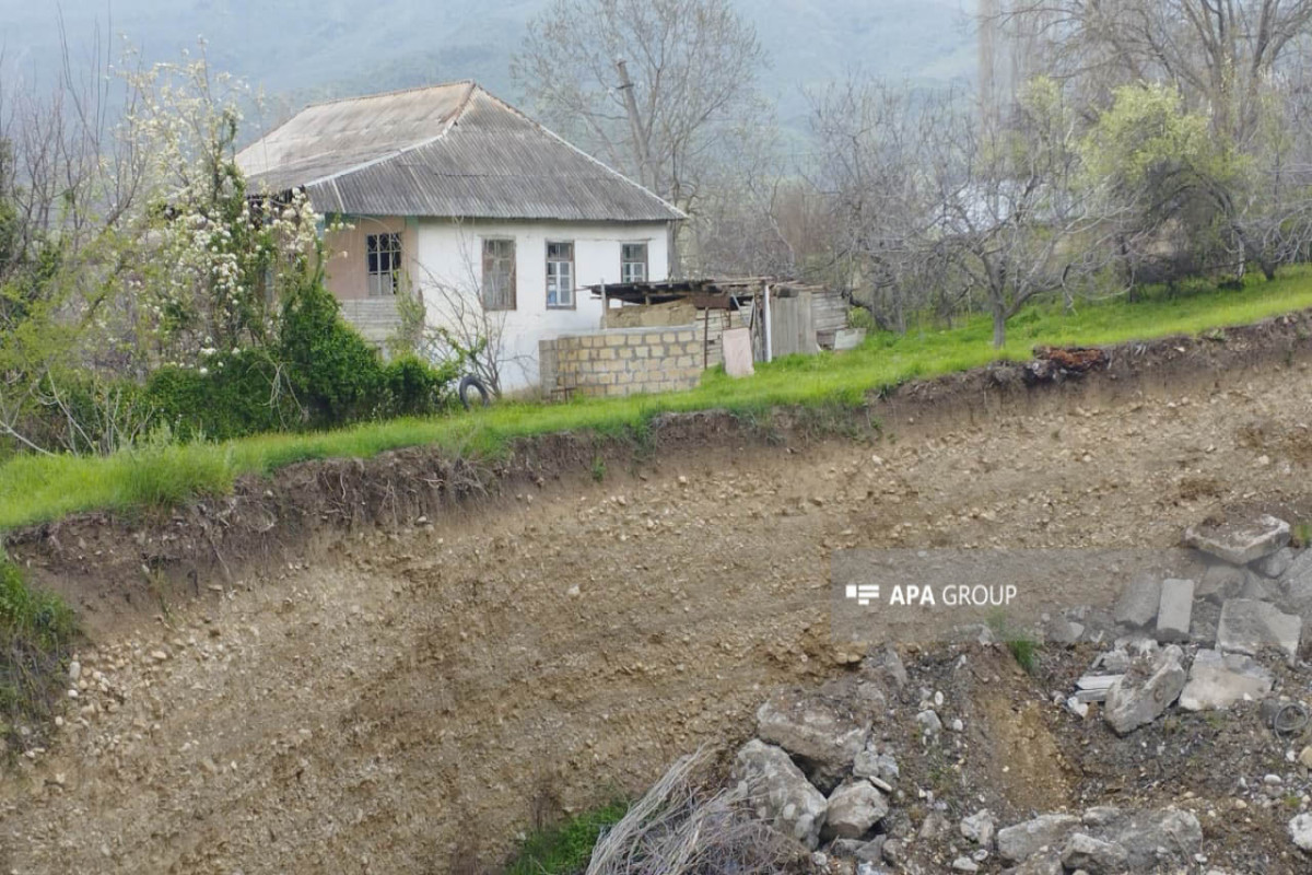 Село в Азербайджане столкнулось с угрозой оползня-ФОТО 
