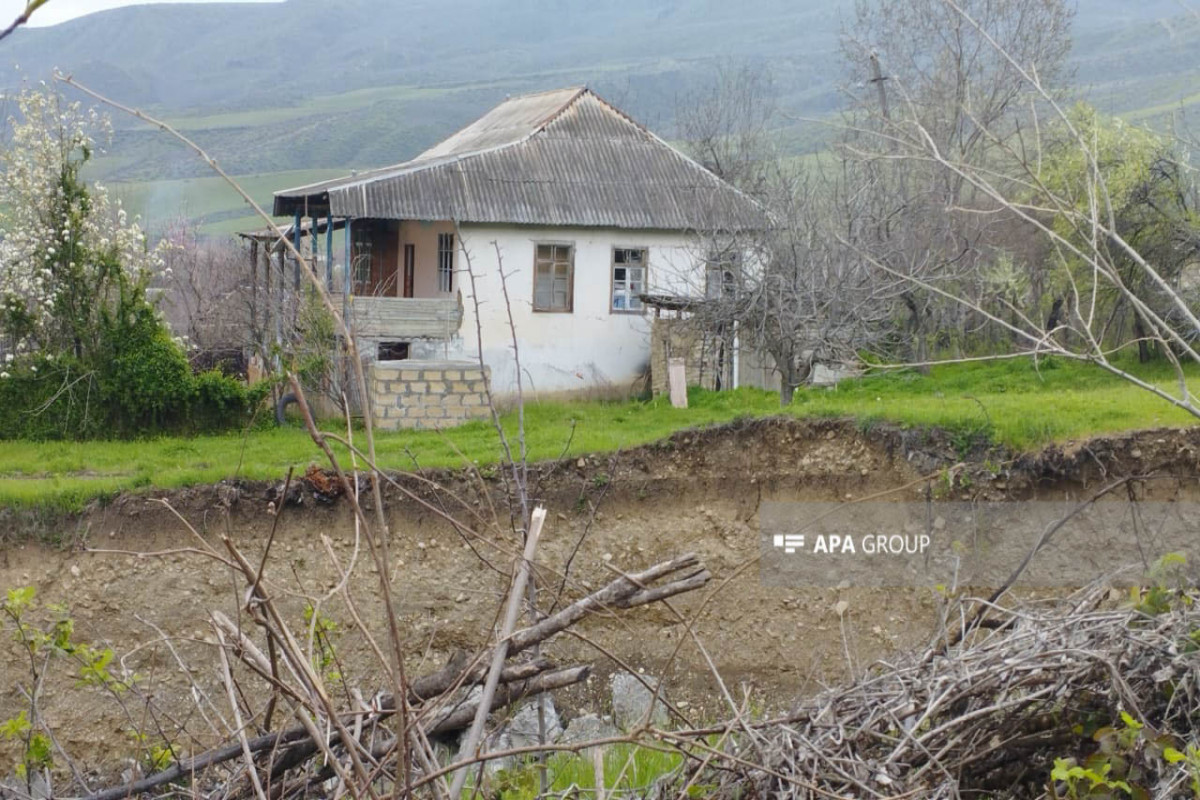 Село в Азербайджане столкнулось с угрозой оползня-ФОТО