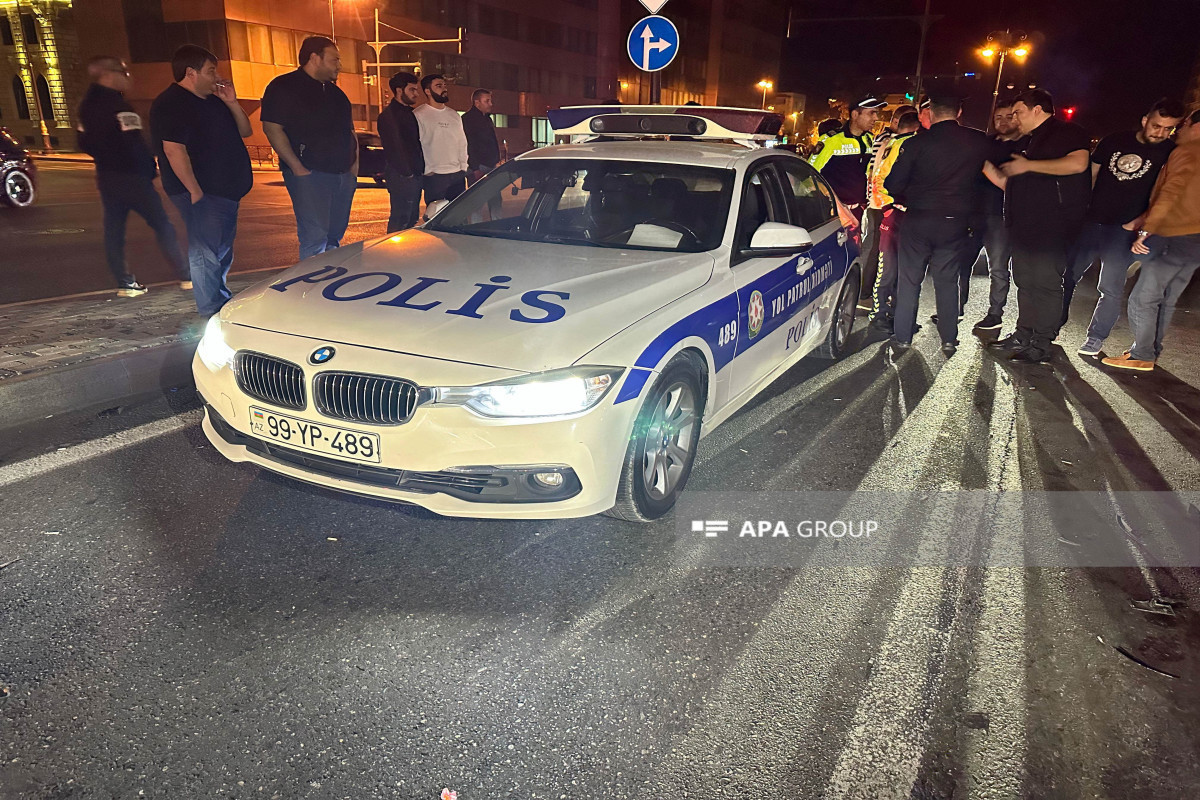 В Баку автомобиль стоимостью в полмиллиона манатов совершил аварию-ФОТО 