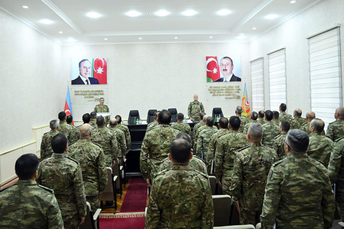 Министр обороны Азербайджана встретился с командованием Сухопутных войск - ВИДЕО 