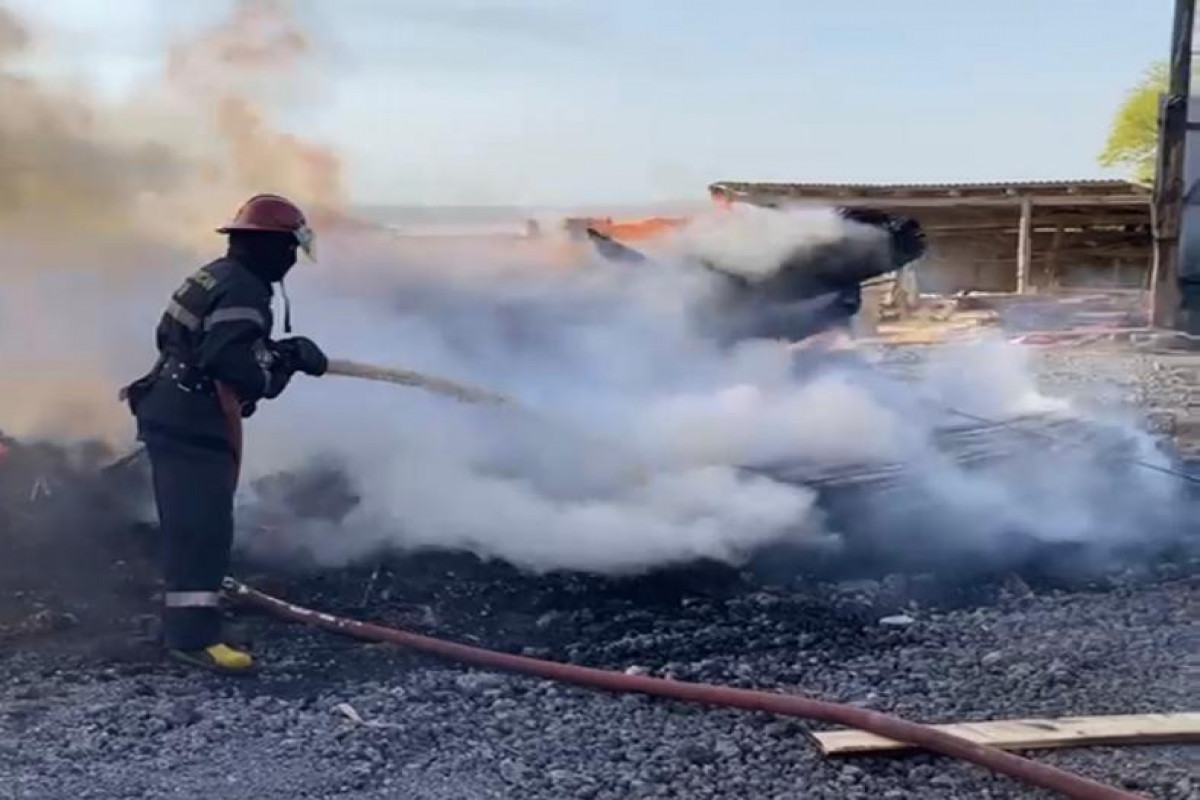 МЧС: Пожар на рынке пиломатериалов в Баку потушен -ФОТО -ВИДЕО -ОБНОВЛЕНО 
