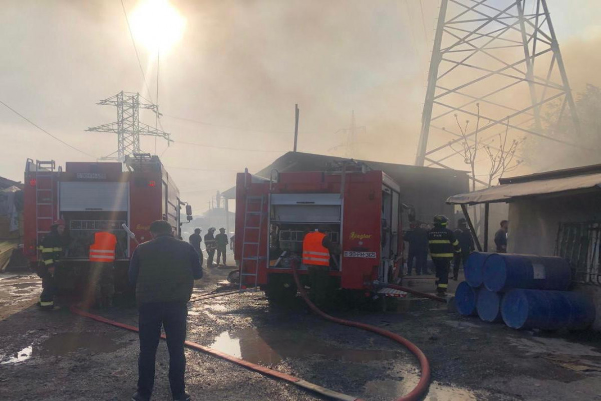 МЧС: Пожар на рынке пиломатериалов в Баку потушен -ФОТО -ВИДЕО -ОБНОВЛЕНО 