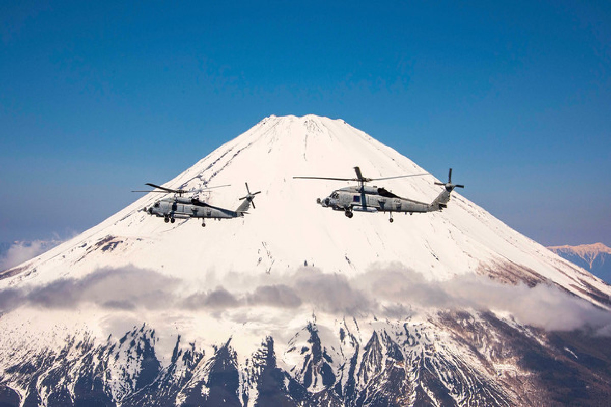 СМИ: Два вертолета ВМС Японии потерпели крушение