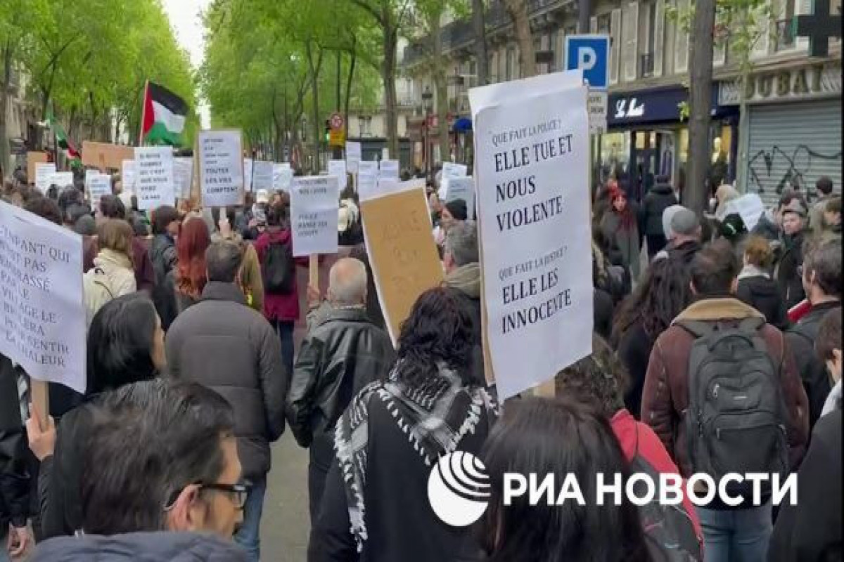 В Париже проходит демонстрация протеста против расизма и исламофобии