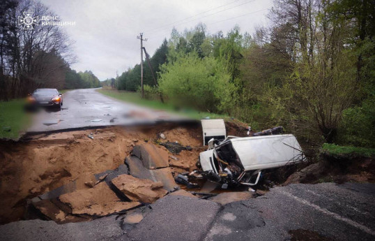Просевшая дорога в Киеве стала причиной ДТП, есть погибшие