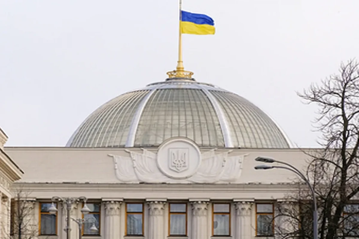 МИД Украины запретил оказание консульских услуг мужчинам призывного возраста за границей