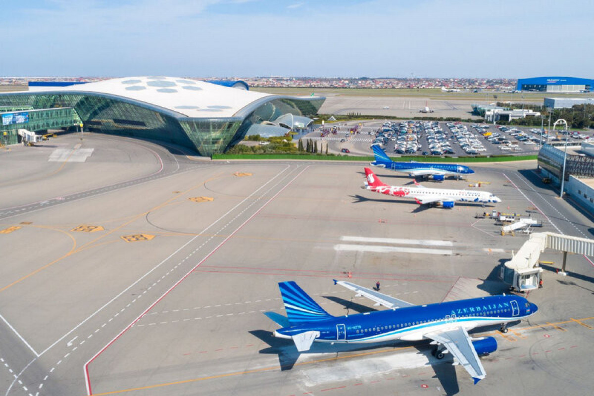 Самолет авиакомпании Air France совершил экстренную посадку  в бакинском аэропорту