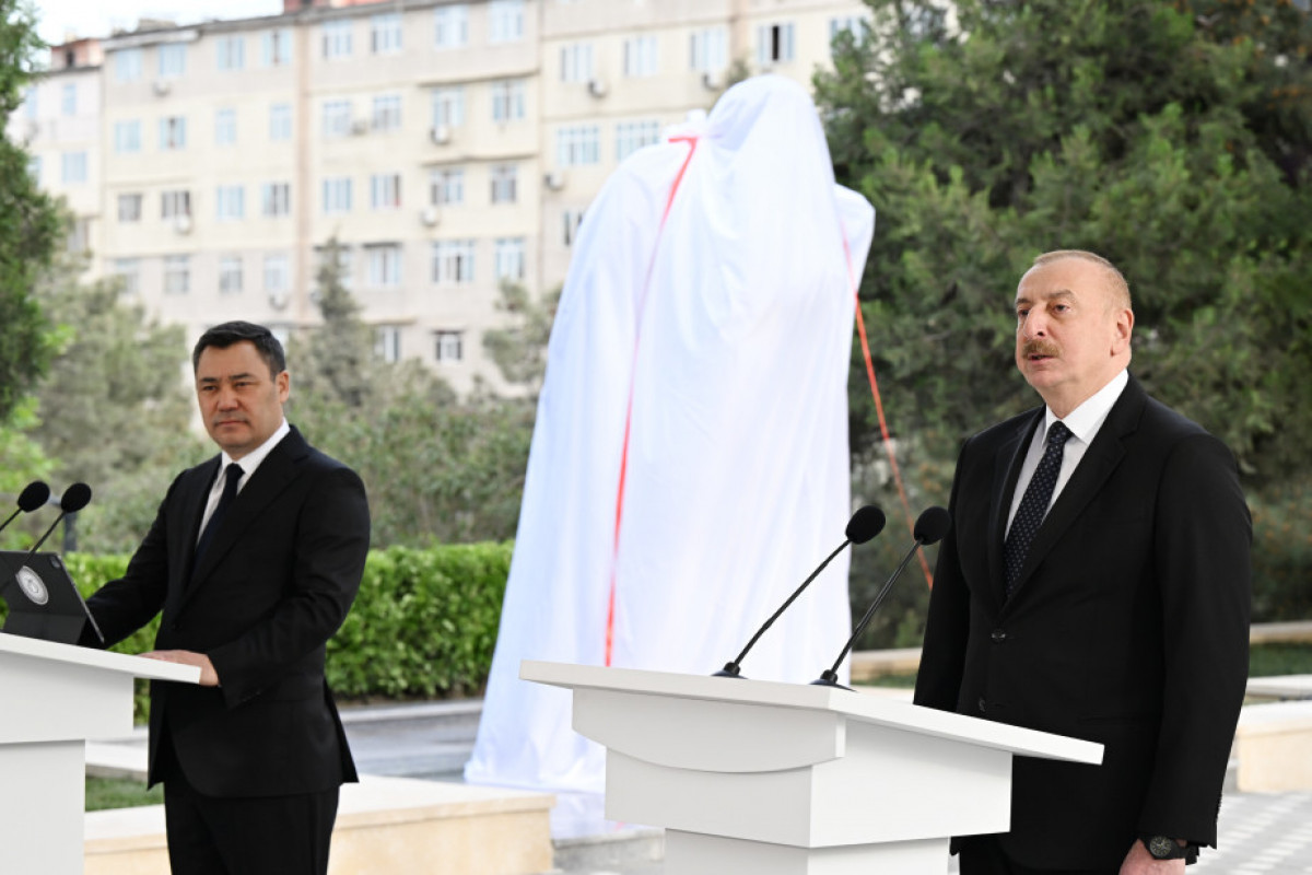 Президенты Азербайджана и Кыргызстана приняли участие в церемонии открытия памятника Чингизу Айтматову -ОБНОВЛЕНО-1 