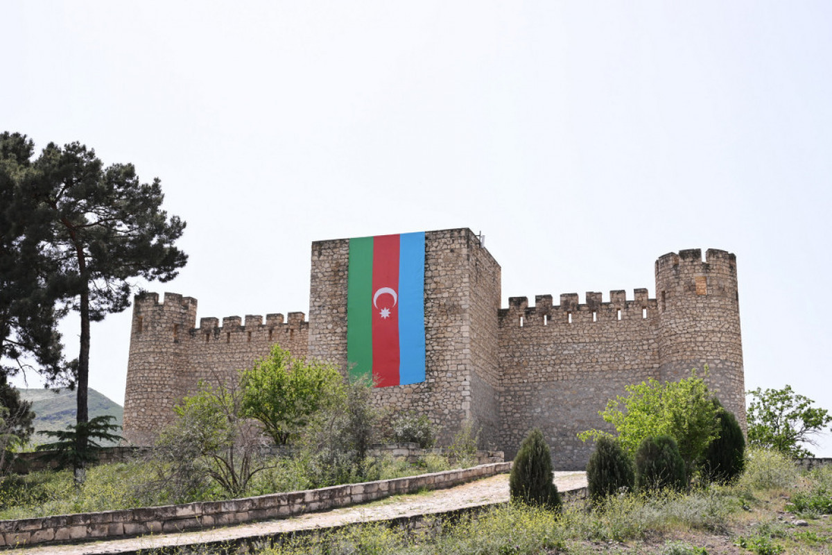 Президенты Азербайджана и Кыргызстана посетили крепость Шахбулаг в Агдаме-ОБНОВЛЕНО-1 