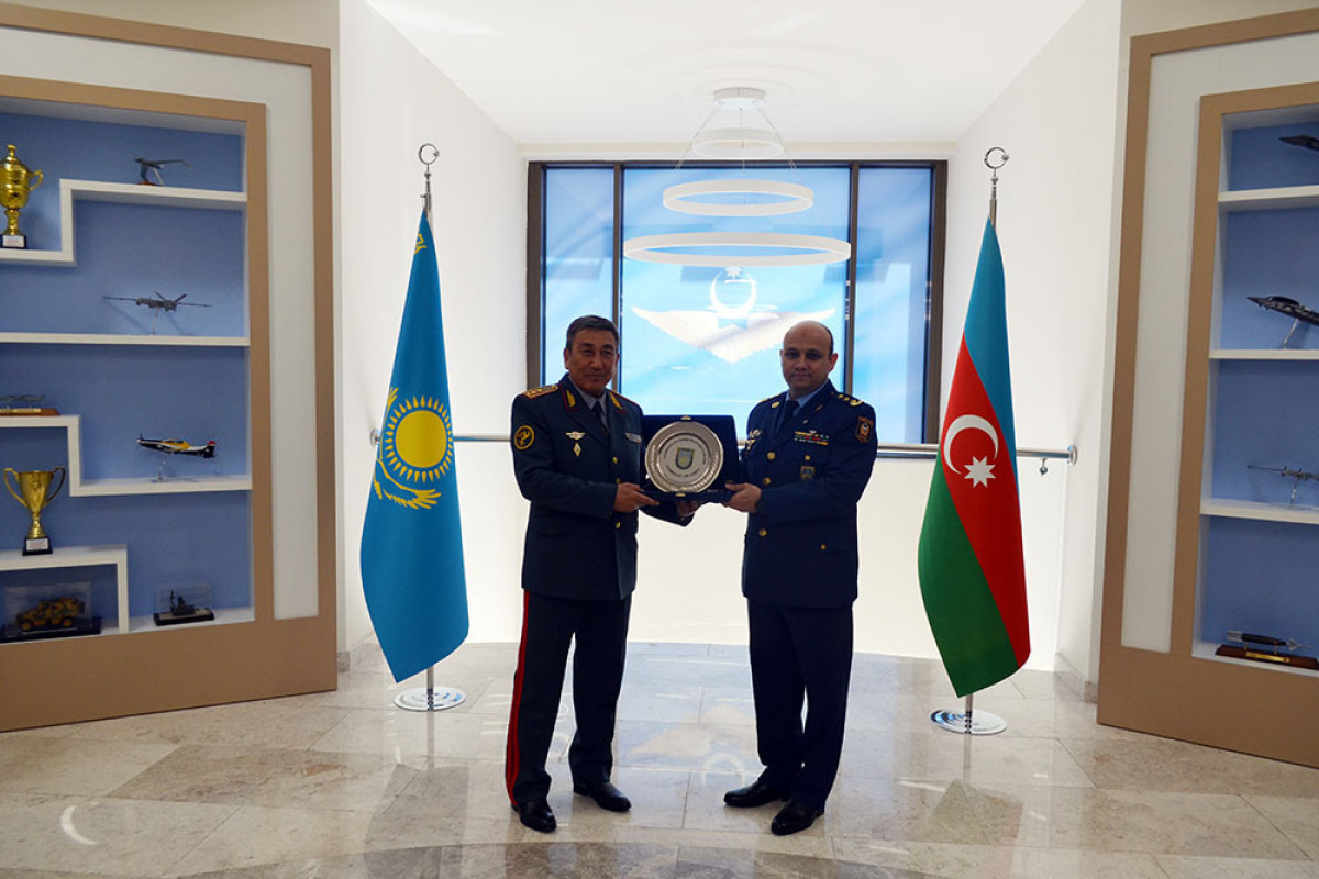 Первый замминистра обороны Казахстана посетил командный пункт ВВС Азербайджана