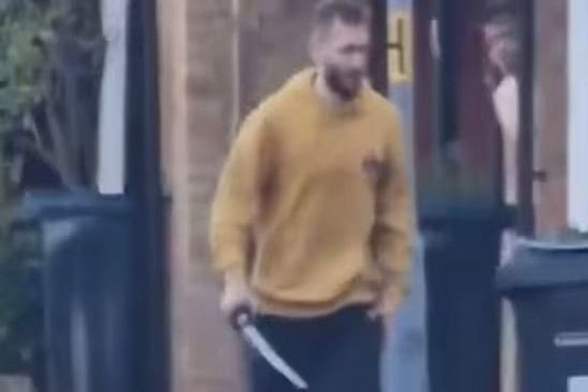 В Лондоне 36-летний мужчина с мечом в руках напал на людей