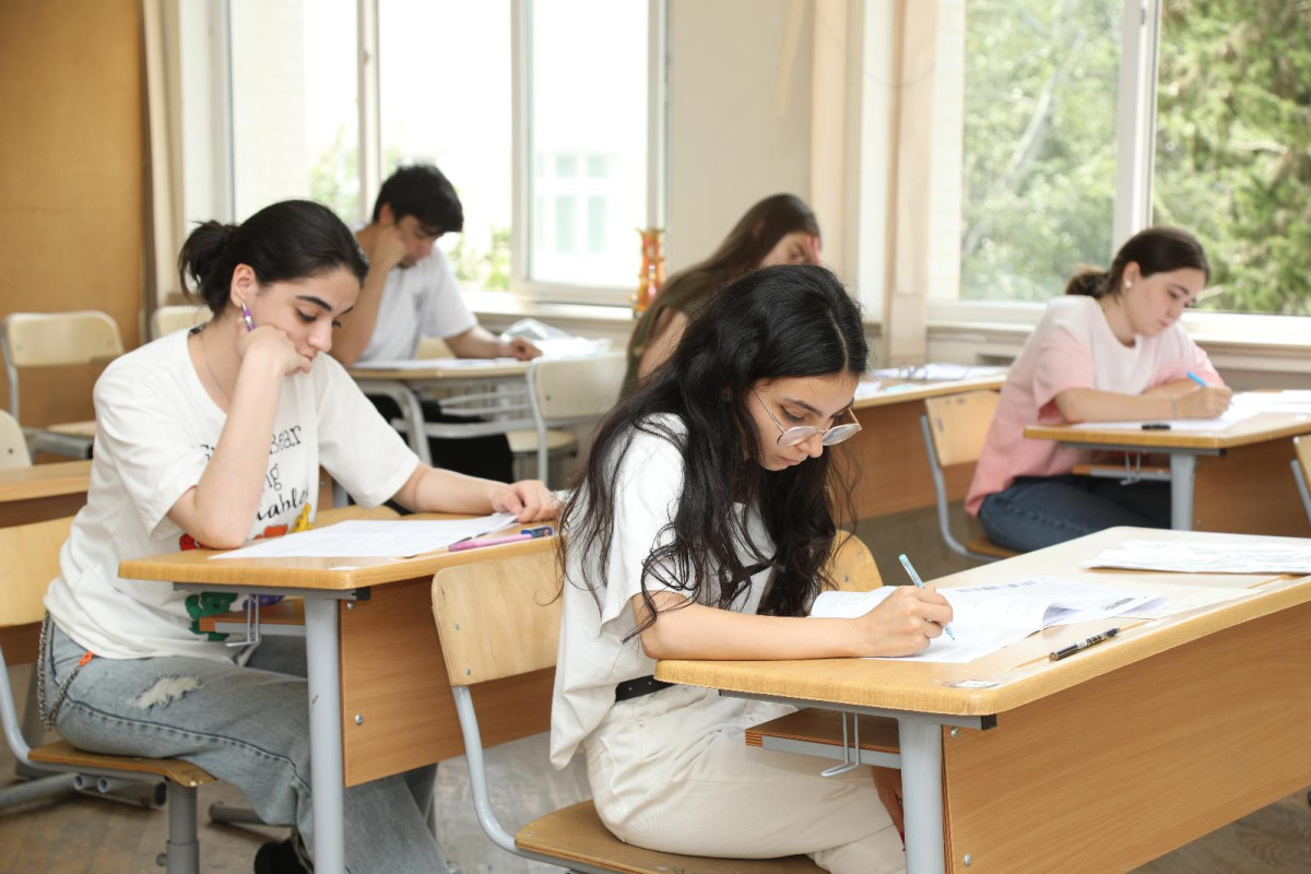 В Азербайджане 4 человека набрали максимальные баллы на выпускном экзамене, а результаты 8 человек были аннулированы