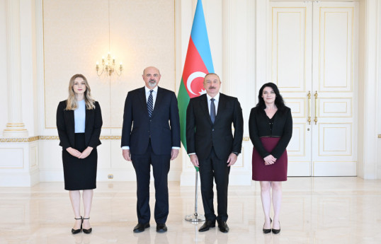 Президент Азербайджана принял верительные грамоты новоназначенного посла Австралии