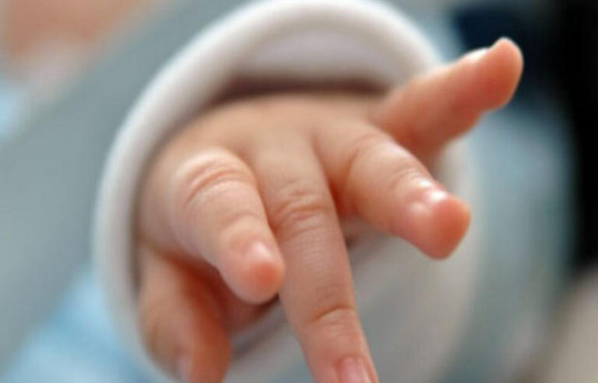 В Азербайджане младенец скончался во время родов