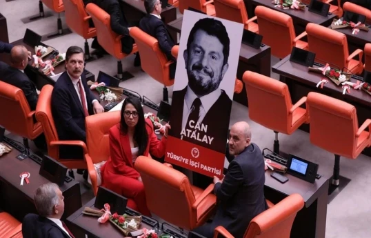 В парламенте Турции произошла драка-ВИДЕО 