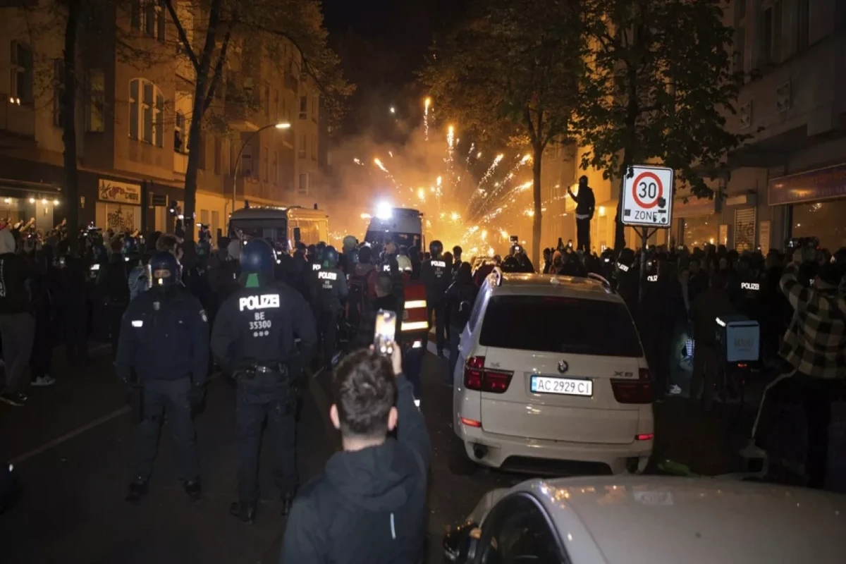 В Берлине в ходе пропалестинской демонстрации пострадали минимум 10 полицейских
