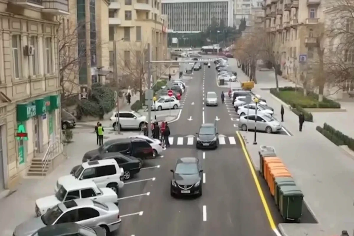 В Азербайджане предлагают ввести скидки на парковку автомобилей