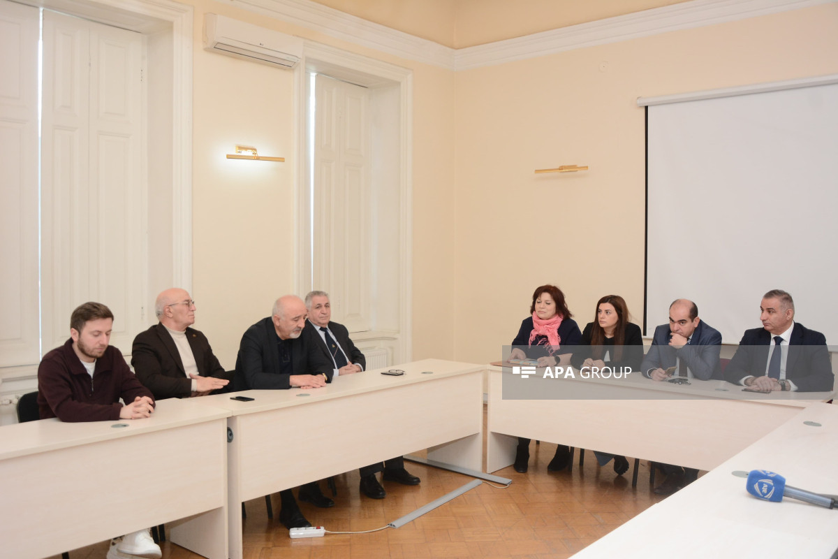 НПО Азербайджана провели брифинг на тему негативного влияния золоторудного месторождения в Армении