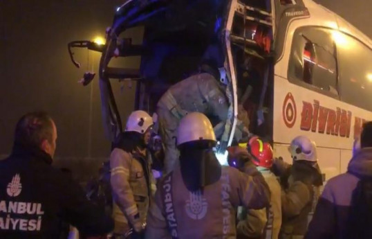 В Турции автобус столкнулся с грузовиком, пострадали 19 человек