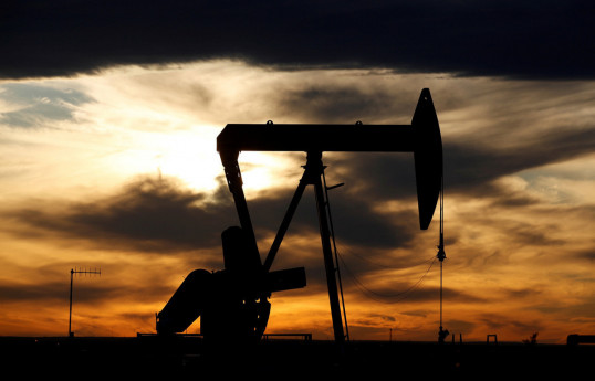 Цена нефти Brent опустилась ниже $77 за баррель