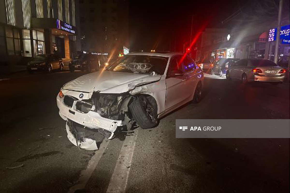 В Баку столкнулись четыре автомобиля, есть пострадавшие -ФОТО