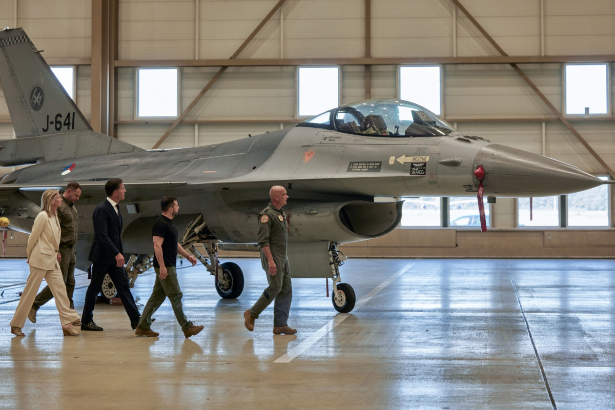 Нидерланды намереваются поставить Украине еще 6 истребителей F-16