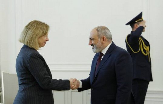 Пашинян обсудил с послом США  ситуацию в регионе